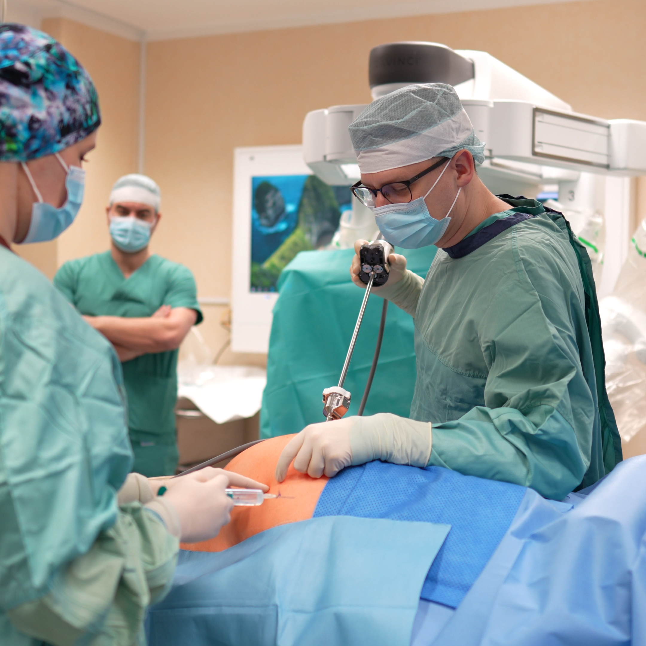 Wszczepienie sztucznego zwieracza cewki moczowej u&nbsp;mężczyzny w&nbsp;asyście robota