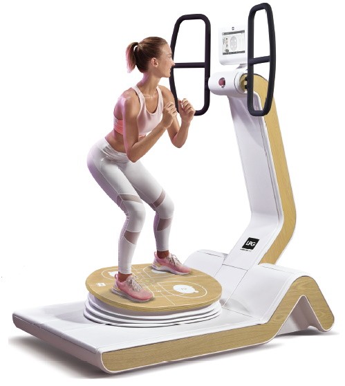kobieta ćwicząca Fitness na urządzeniu HUBER 360<sup>®</sup> Evolution
