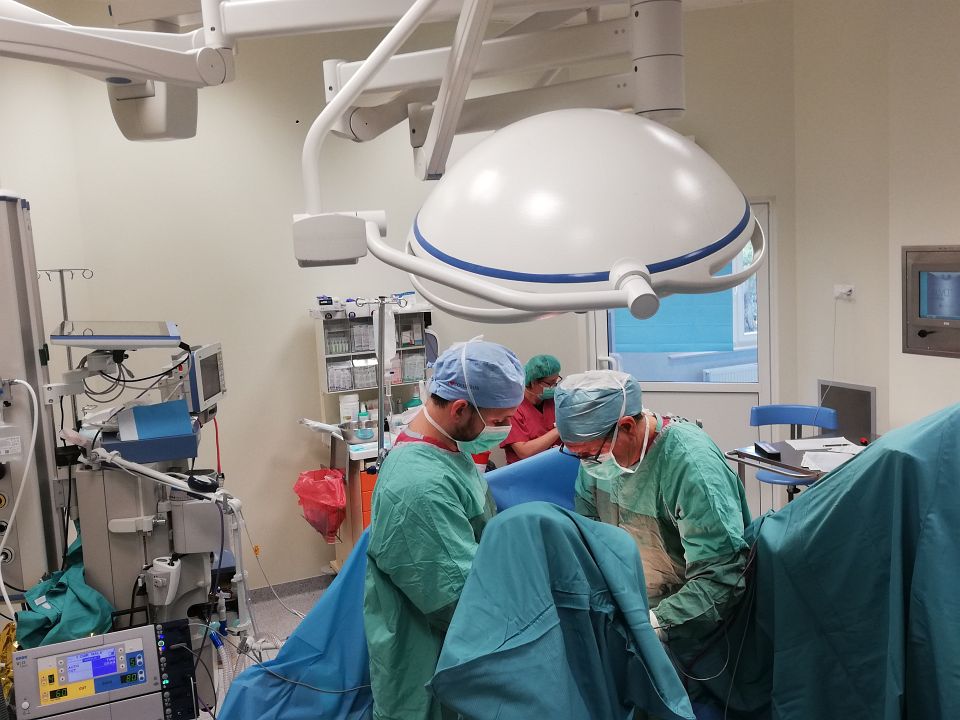Wojewódzki Szpital Zespolony w Białymstoku nowym ośrodkiem wszczepiającym hydrauliczny sztuczny zwieracz cewki moczowej AMS800!